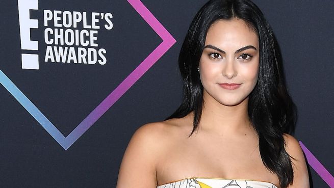 go to Camila Mendes macht ihr Make-up mit Pfannkuchen